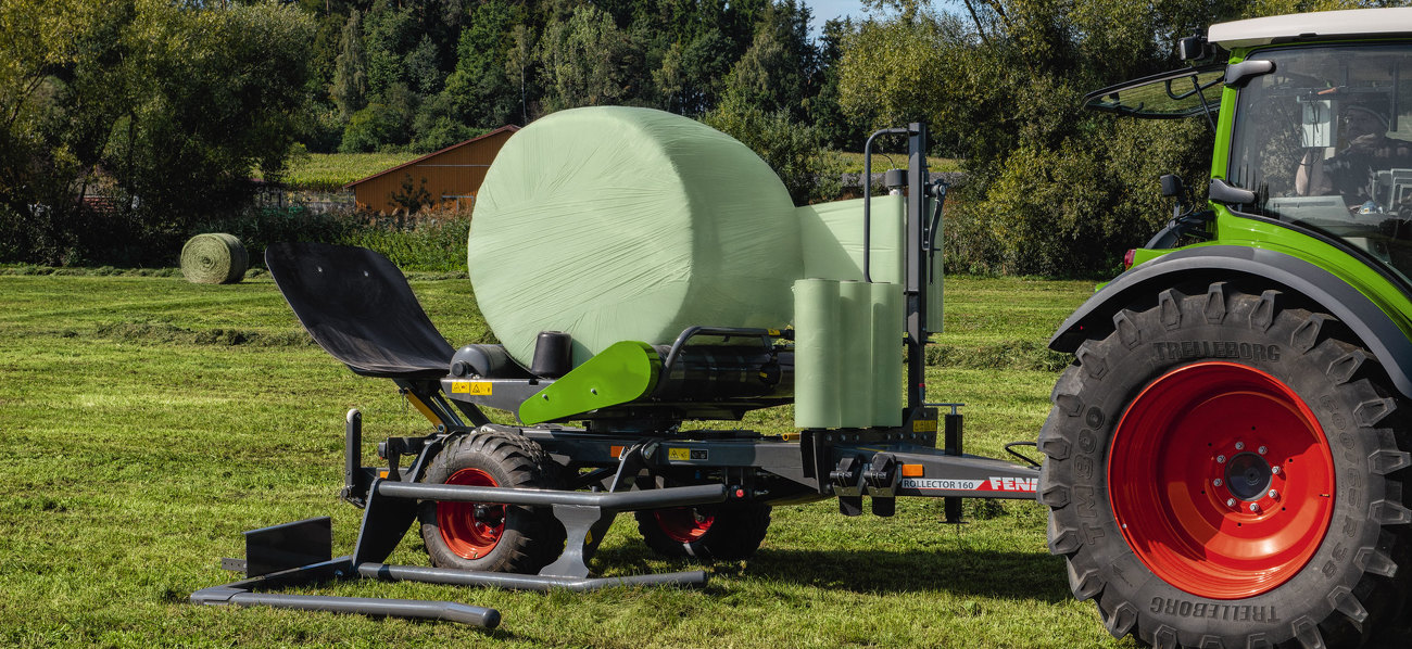 Fendt Rollector Rundballenwickler im Grünland