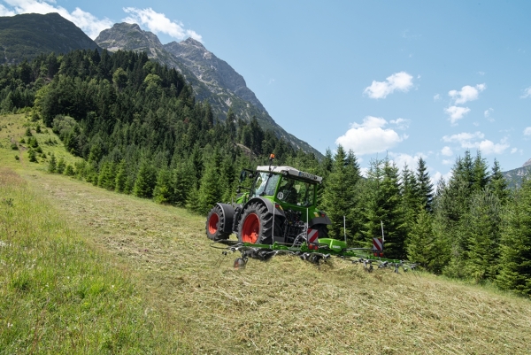 Tractor Fendt con Fendt Twister en terreno alpino