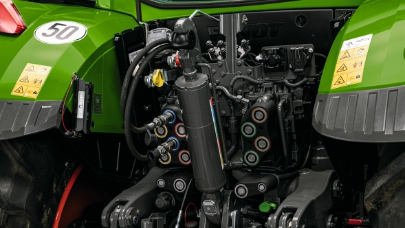 Primer plano del sistema hidráulico del Fendt 600 Vario