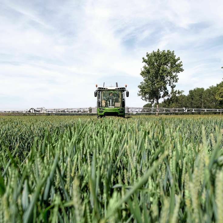 Fendt Rogator 600 trabajando en el campo