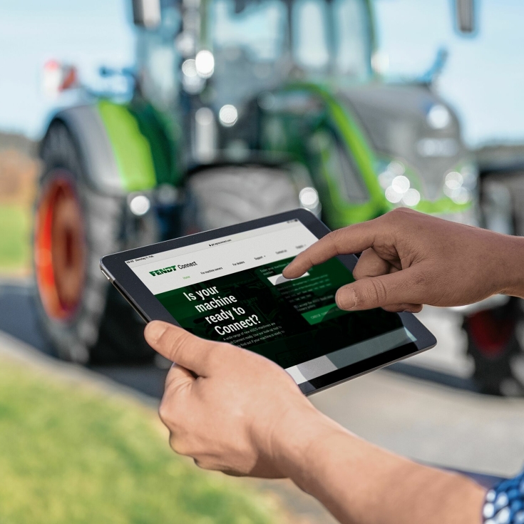 Primer plano de una tableta con la aplicación Fendt Connect