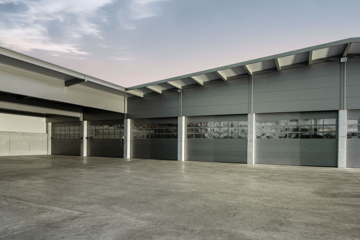 Vista del patio interior con sala de maquinaria