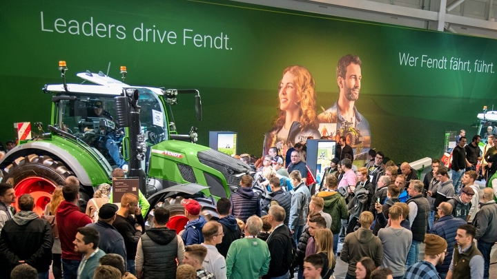 Stand de Fendt en AGRITECHNICA 2023 Numerosos visitantes de AGRITECHNICA en el stand de Fendt