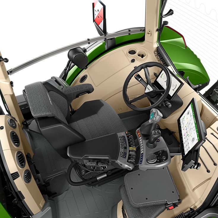 Fendt 800 Vario -traktorin takahallintalaite - täysin käännetty Kuljettajan istuin on käännetty taaksepäin yhdessä käsinojan ja ohjauspyörän kanssa, jotta kuljettaja voi katsoa nyt takalasin läpi.