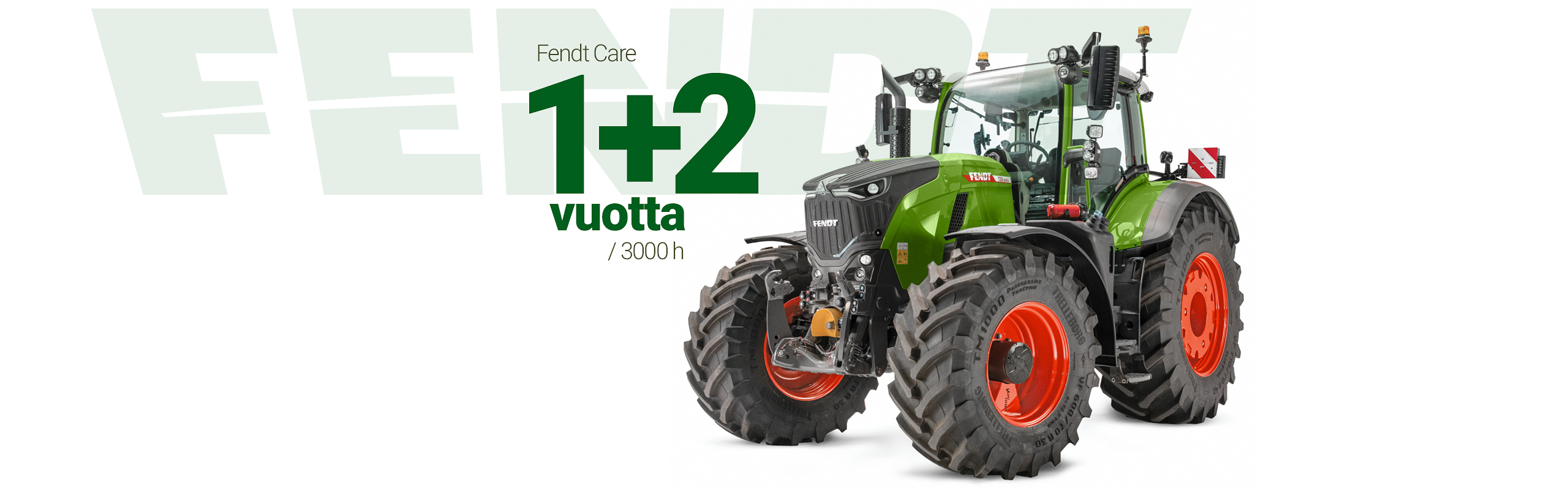 Fendt Care ‑huoltokampanja Fendt‑traktori valkoista taustaa vasten sekä teksti ”1+2”, joka mainostaa Fendt Care ‑kampanjaa.