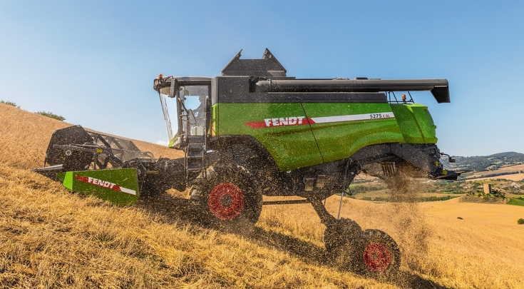 Fendt C SL travaillant sur une pente