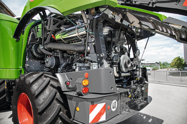 Fendt Katana 850 moteur gros plan