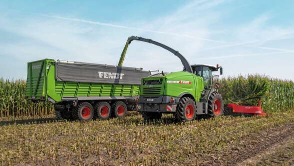 Fendt Katana 650 à côté de la Fendt Tigo