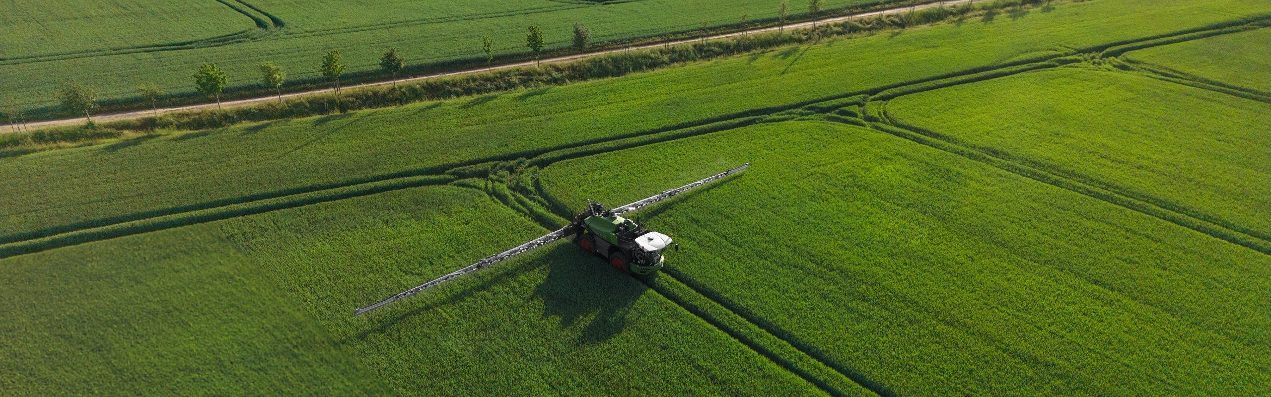 photo prise par drone d’un Fendt Rogator 600 Gen2 en action