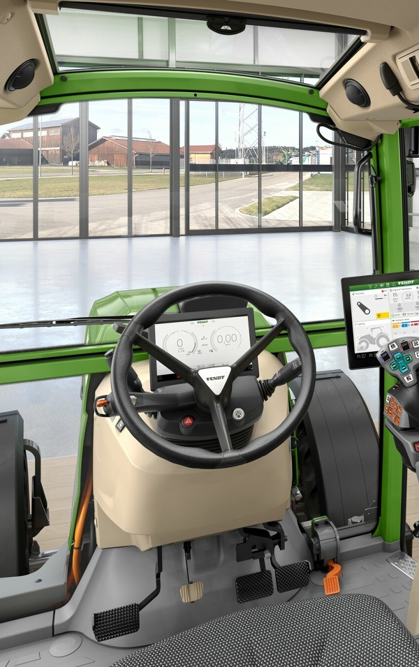 Vue depuis la cabine d'un Fendt vers l'extérieur