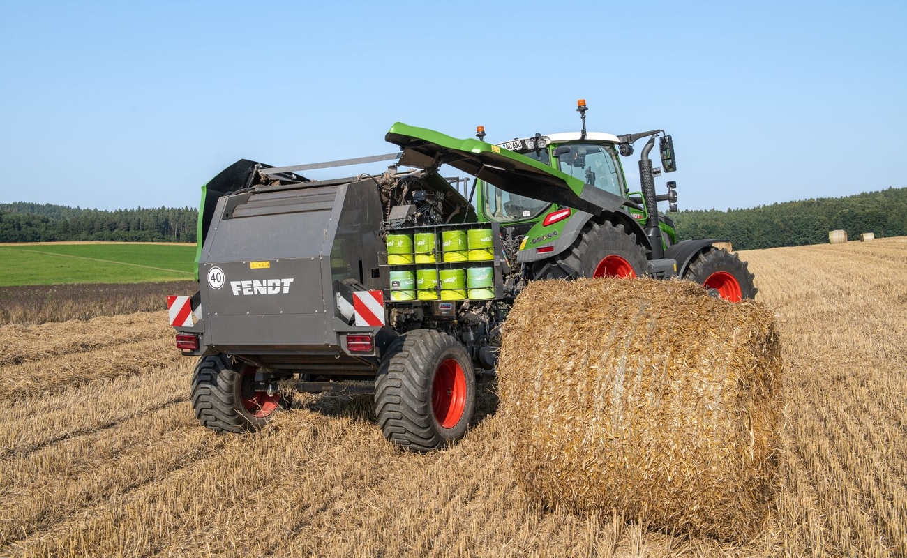 Emplacements de stockage des 8 bobines de ficelle