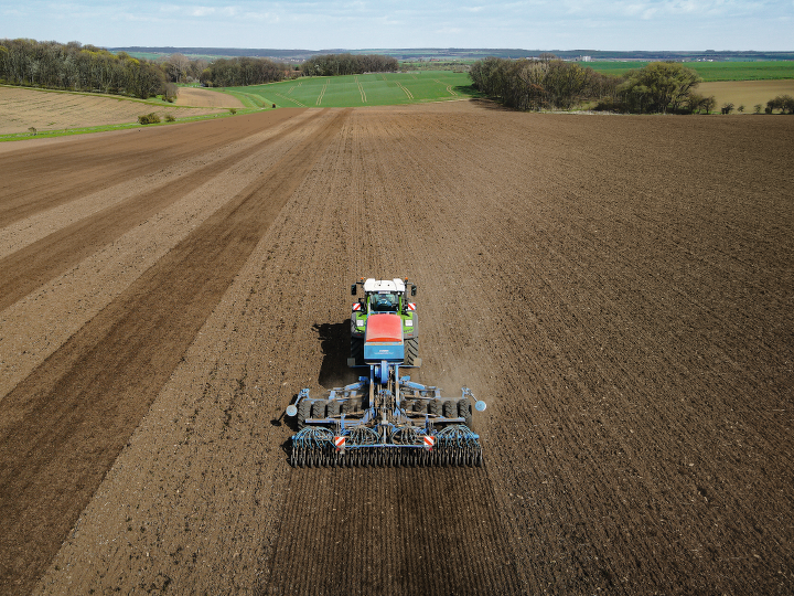 Fendt 1000 Vario, Horsch vetőgéppel a szántón