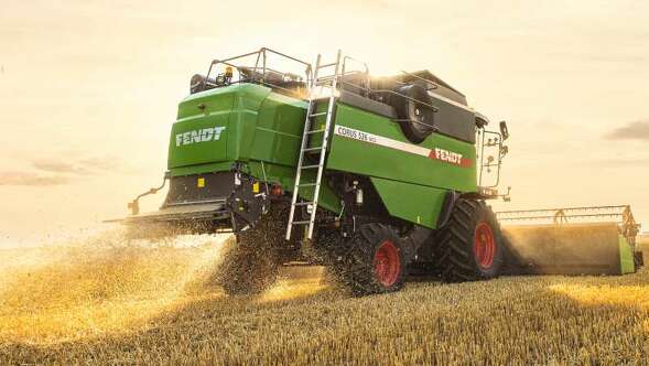 Fendt CORUS 526 Fendt CORUS 526 szecskázás közben naplementénél