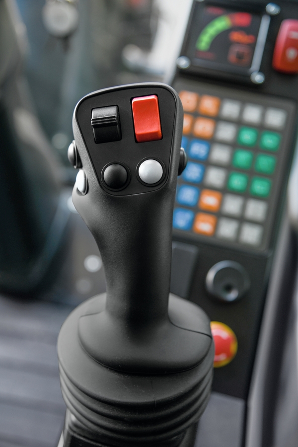 A Cargo T740 multifunkciós joystickje