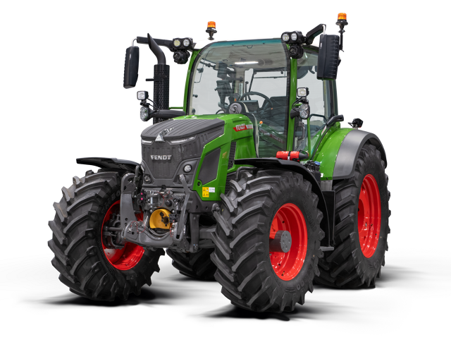Egy Fendt 500 Vario Gen4 traktor számítógéppel generált képe. A traktor tipikus Fendt-zöldre fényezve, piros felnikkel. Az ábrázolás szemben oldalról, munkaeszközök nélkül, fehér háttér előtt mutatja.