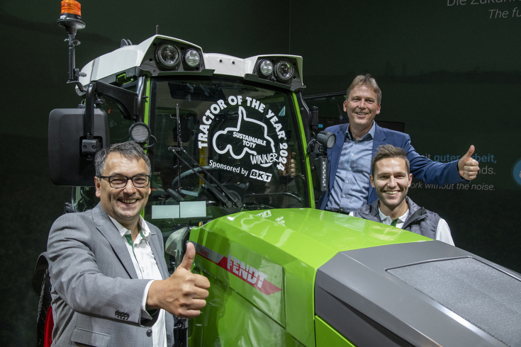 Fendt e107 V Vario wins Sustainable TotY 2024 and Fendt Slicer mower  combination receives DLG Silver award