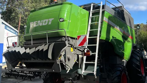 A Fendt straw walker combine harvester 6275L photographed from behind