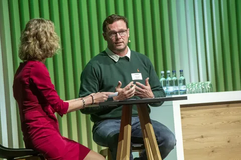 Presenter Alexander Bloch