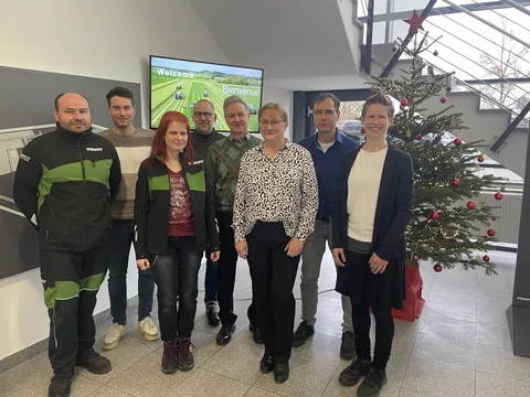 Fendt jubilarians celebrants at the Feucht site with Dr Ute David (left | Plant Manager, Fendt Forage Harvesting Technology, Feucht)