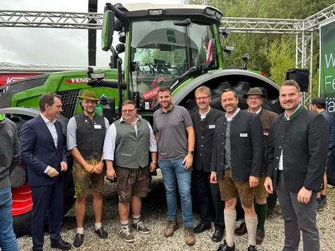 Alexander Kreier (third from left) opted for a Fendt 832 Vario directly at the Rottalschau 2025