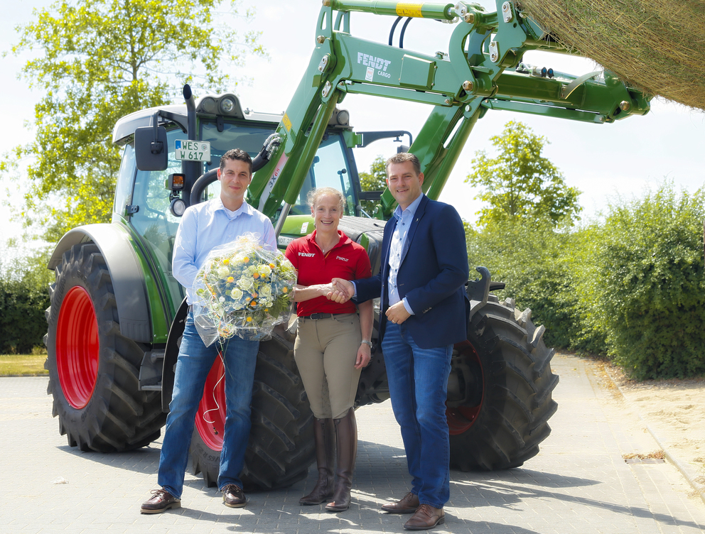 Handover of the tractor in Rheinberg