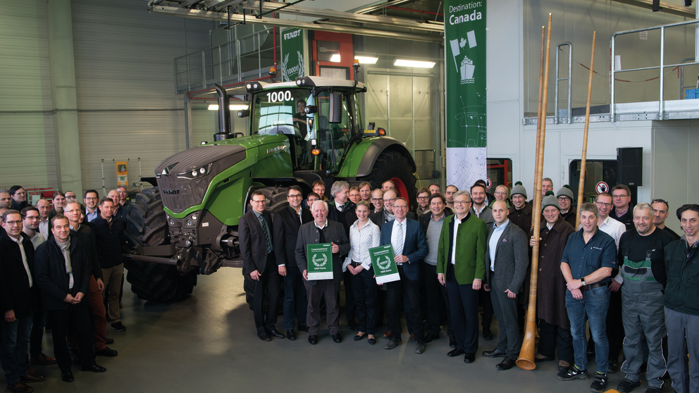 Production milestone at Fendt: on Wednesday, 20 December 2017, the 1000th Fendt 1000 Vario rolled off the production line. The Fendt 1038 Vario will be used on a large dairy farm in Ontario, Canada.
