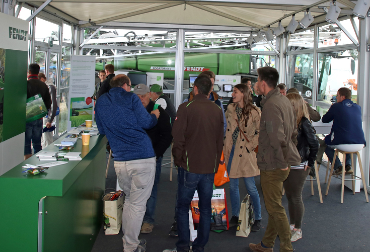 Interested visitors at the Fendt stand