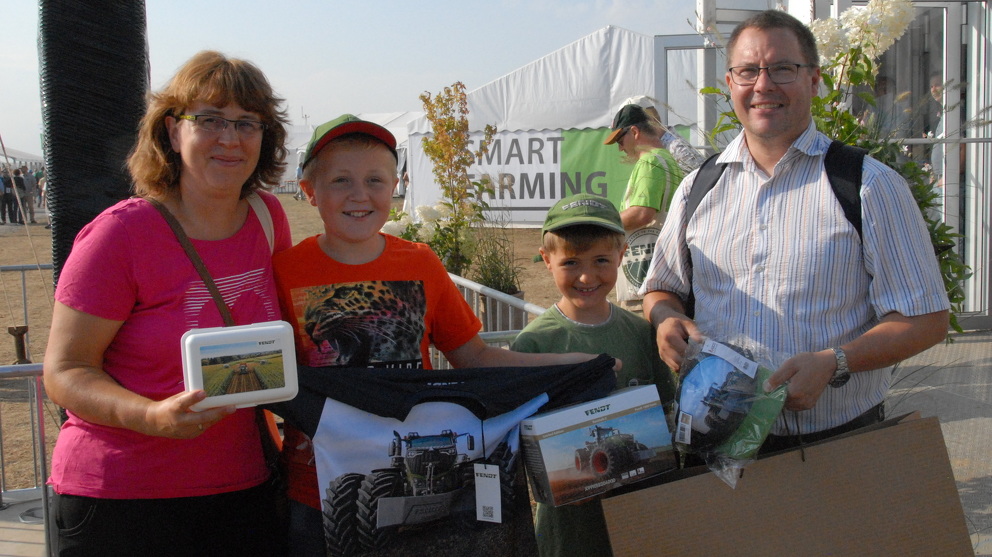 Family with various Fendt articles