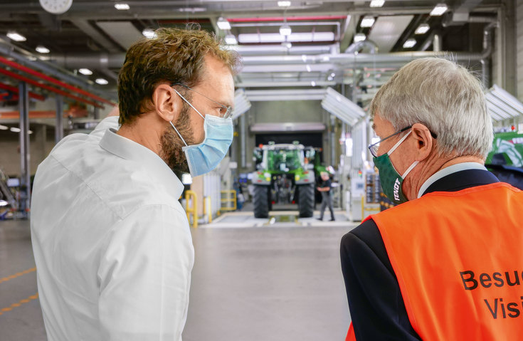 ltr. Peter Bebersdorf (Director, Manufacturing Tractors Marktoberdorf) and Wolfgang Kirsch in conversation at the light tunnel at the end of tractor assembly line