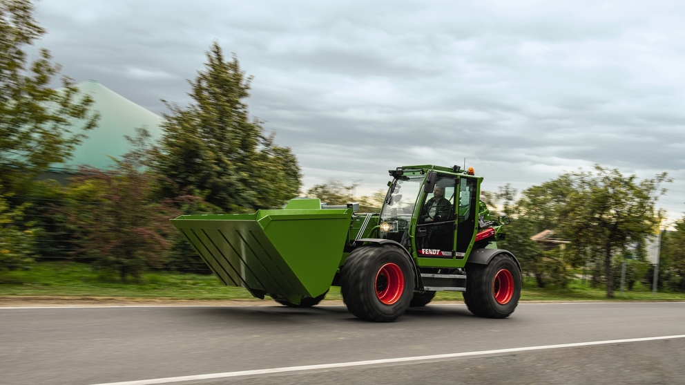 The Fendt Cargo T955 drives along a road