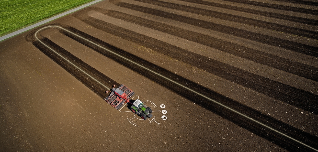 Fendt Vario with drill combination and icons.