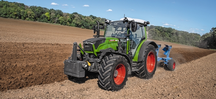 Fendt 200 Vario drives over a field