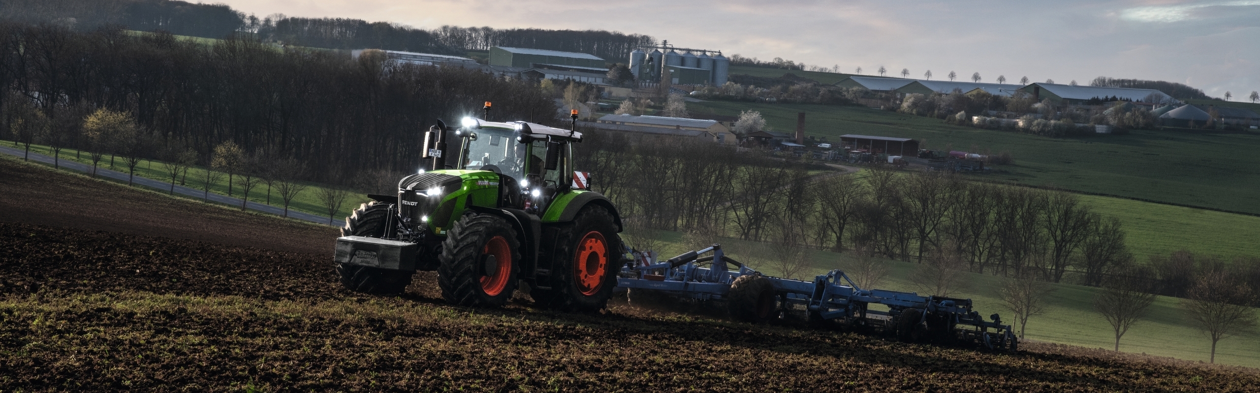 Fendt 900 Vario with drill combination