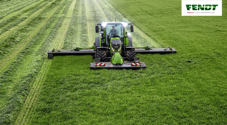 The Fendt Slicer with front and rear attachment mowing in grassland.