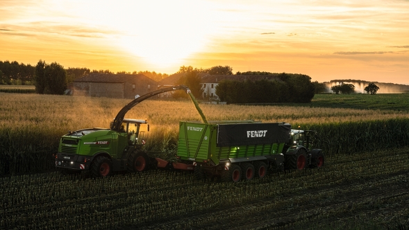 Fendt Katana next to Fendt Tigo at sunset