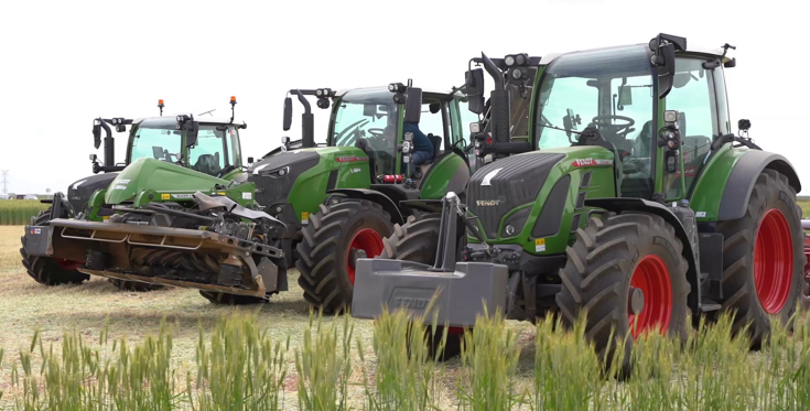 3 Fendt tractors with front weight or front mower