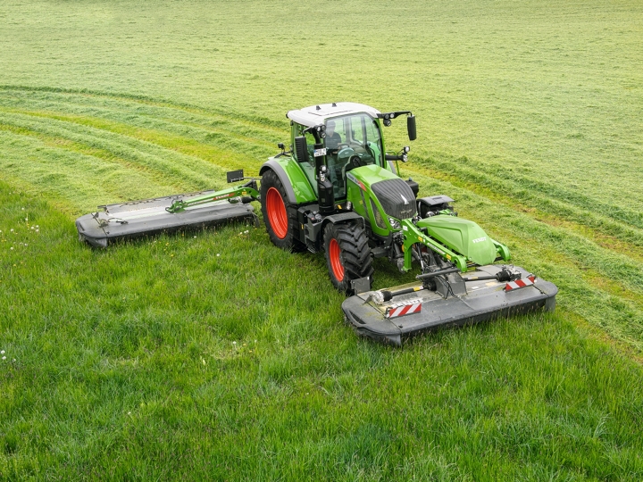 A Fendt mower combination in the field during harvesting