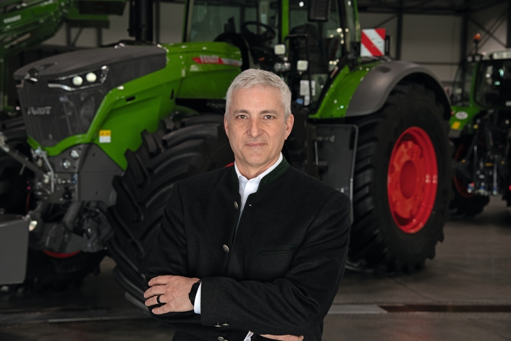 Eric Hansotia (President, Chairman and CEO AGCO Corporation) in front of a green Fendt tractor Eric Hansotia (President, Chairman and CEO AGCO Corporation) in front of a green Fendt tractor