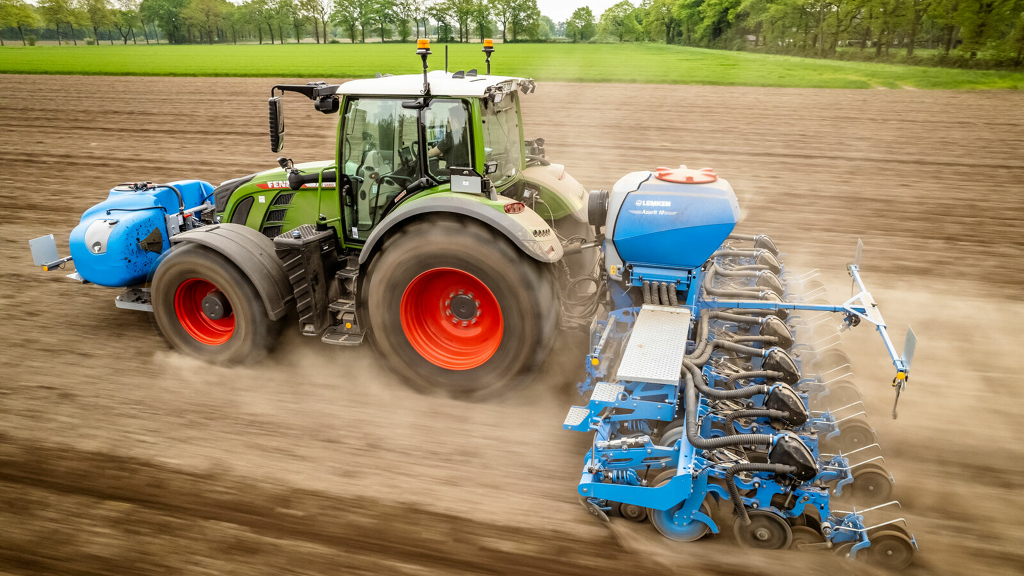 Fendt Section Control (SC) Field view with planted rows using Fendt Section Control (SC)