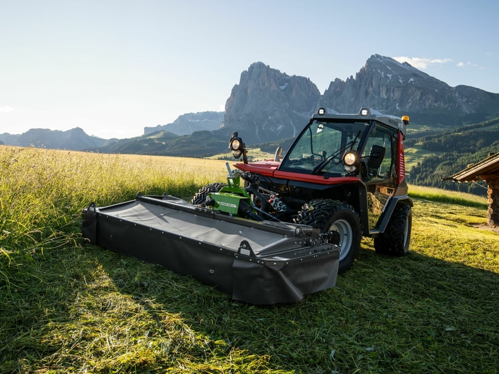 Fendt Slicer Alpine mowers Fendt Slicer in alpine use for forage harvesting against a mountain backdrop.