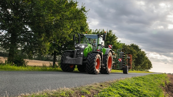 Fendt 728 Vario Gen 7 in the test A Fendt 728 Vario Gen7 travelling on a country road with an implement