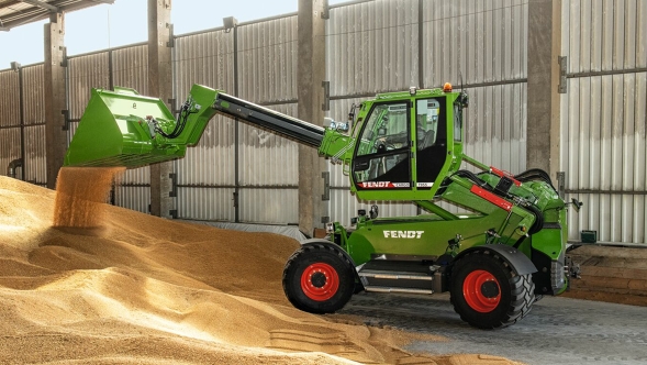 Fendt Cargo T955 overload system Fendt Cargo T955 with extended telescope in a warehouse.