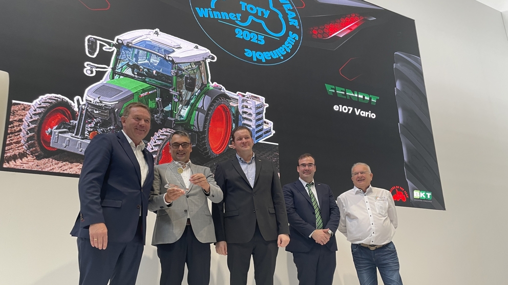 Christoph Gröblinghoff and Roland Schmidt are delighted to receive the Sustainable Tractor of the Year 2025 award for the Fendt e107 Vario Five men on a stage: Christoph Gröblinghoff and Roland Schmidt are delighted to receive the Sustainable Tractor of the Year 2025 award for the Fendt e107 Vario