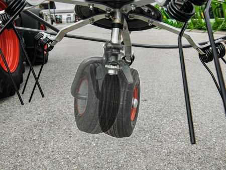 Fendt Twister impeller Photographic representation of the Fendt Twister impeller, demonstrating the standard edge spreading device.