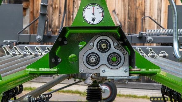 Universal transmission for front and rear use Detailed view of the universal transmission for front and rear use