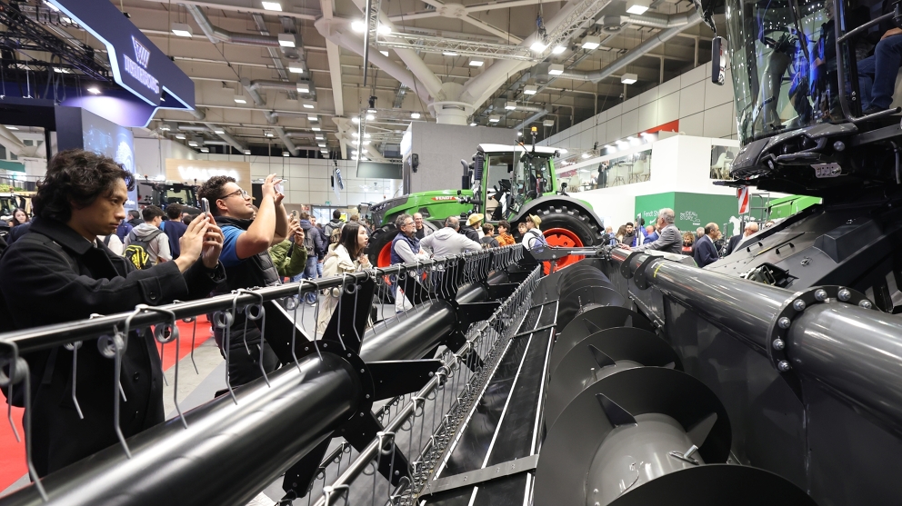 Impressions from EIMA International 2024 – Visitors photograph Fendt IDEAL combine harvesters, with a Fendt tractor in the centre of the picture