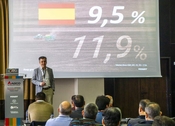 José Ramón González (Fendt Sales Director for Spain and Portugal) on stage