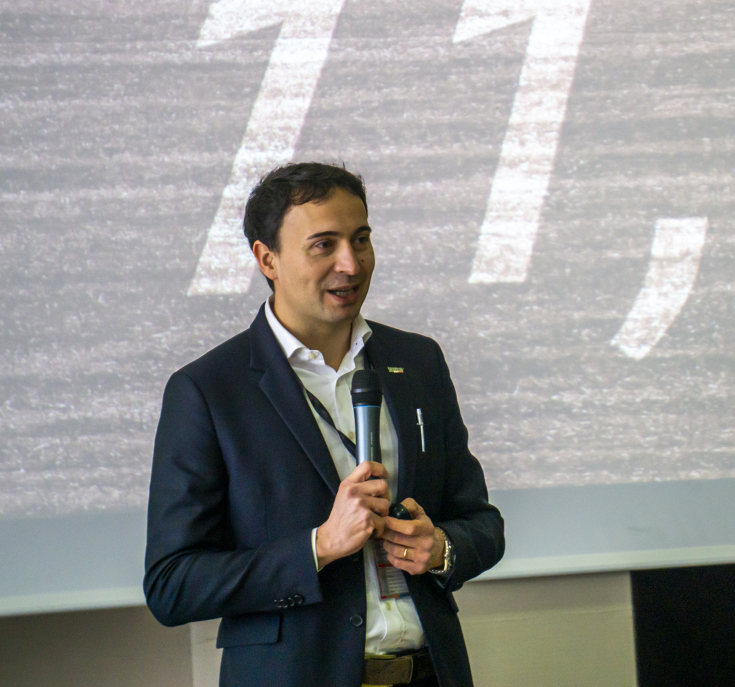 Fabio Garavelli (Director Fendt Sales Southern Europe) on a stage