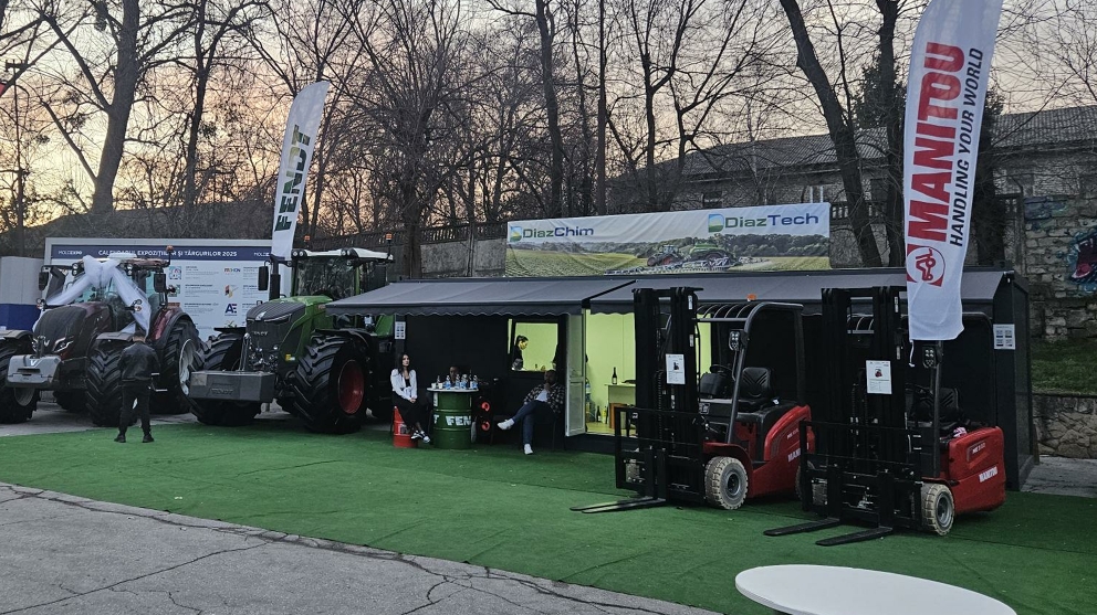 DiazTech stand the Moldagrotech 2025 trade fair An exhibition stand with 2 tractors on the left and two forklift trucks on the right