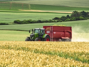 Optimal inner tyre pressure improves power transfer to the ground, preserving soil structure and boosting fertility